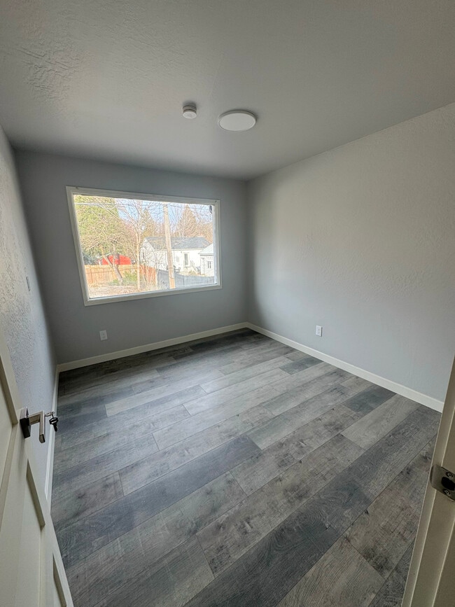 Building Photo - 718 N 10th St