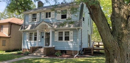 Building Photo - 914 N Chicago Ave