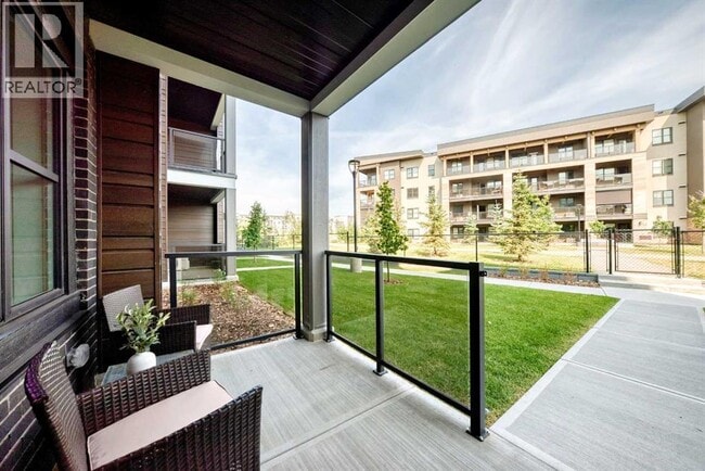 Building Photo - 175 Wolf Holw Cres S E
