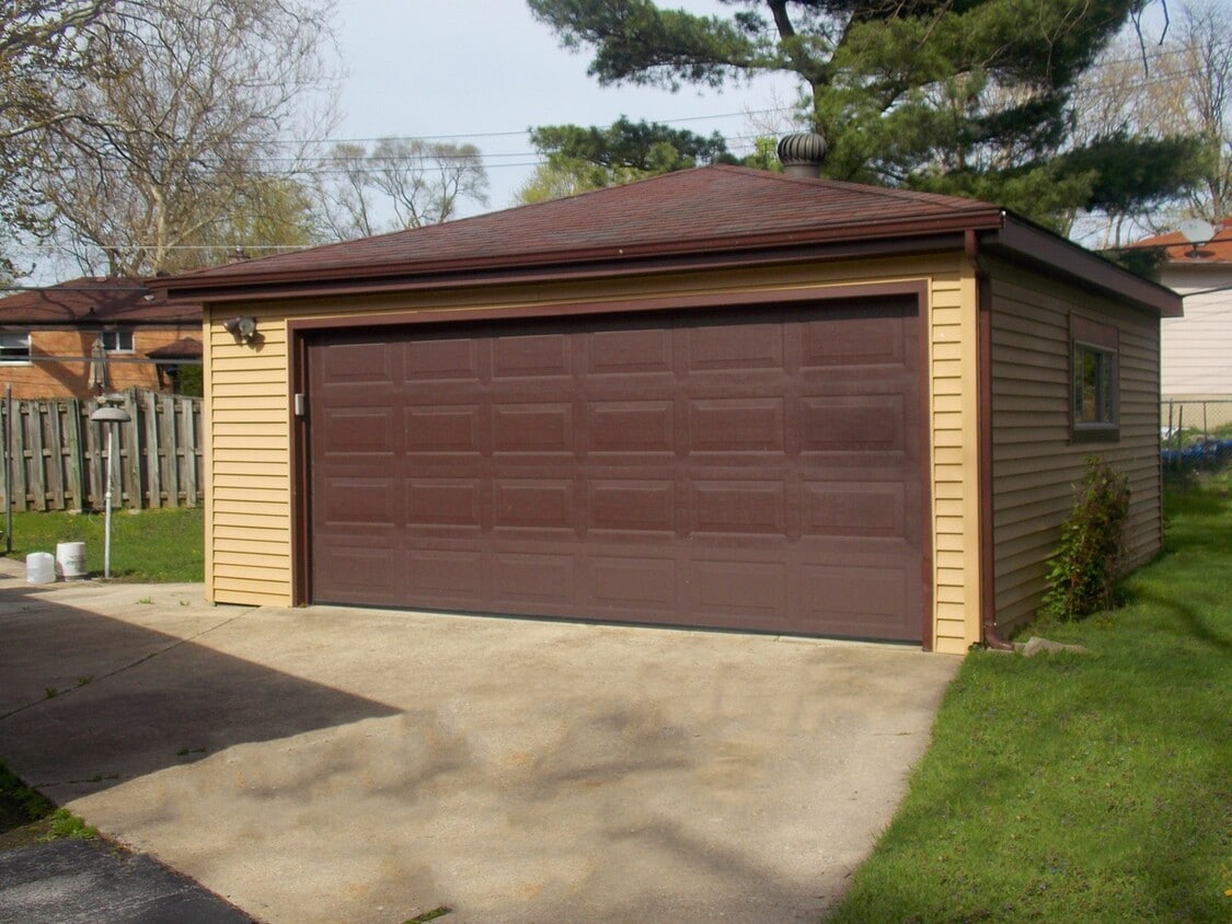 Building Photo - 21403 Butterfield Pky