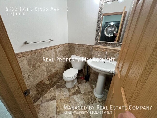 Foto del edificio - 6923 Gold Kings Ave