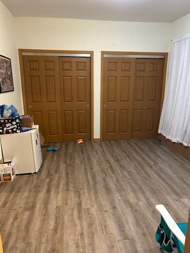 Foto del edificio - 129 E Reed Ave