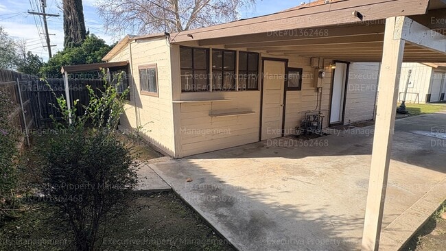 Building Photo - 1625 Camino Sierra