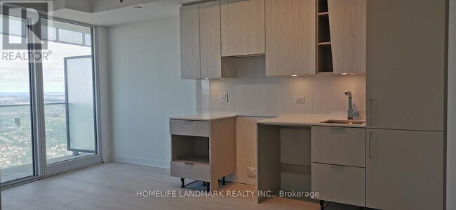 Photo du bâtiment - 3900-3900 Confederation Pkwy