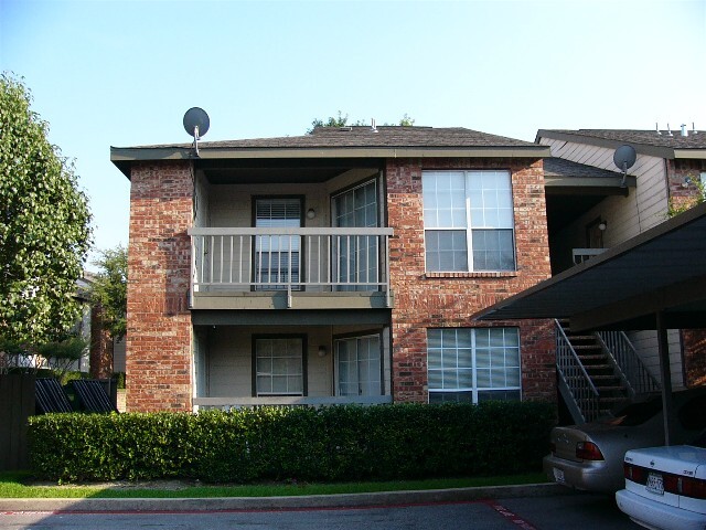 Primary Photo - 18333 Roehampton Dr