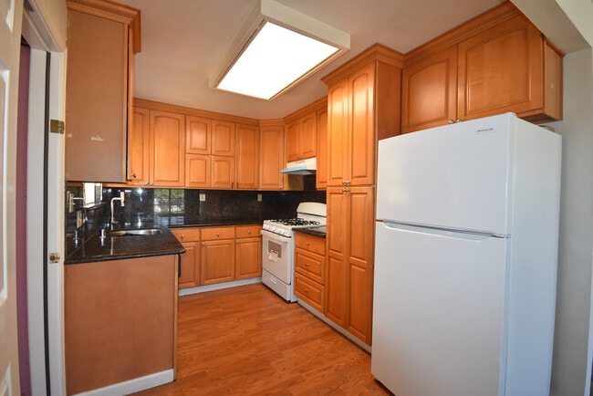 Building Photo - 1098 Sereno Dr