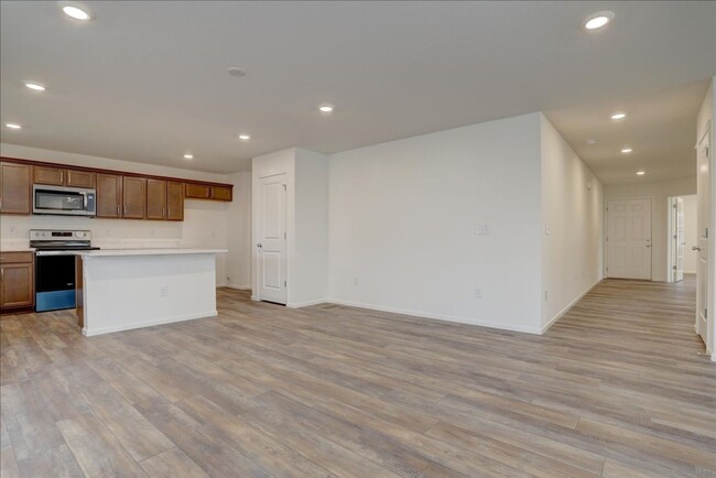 Building Photo - Brand New Home - 3bed/2.5bath, Covered Bac...