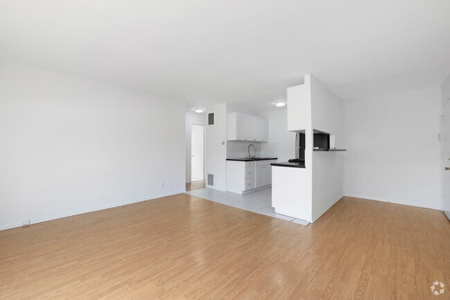 2BD, 1BA - 1000SF - Kitchen - 623 Westbourne Dr