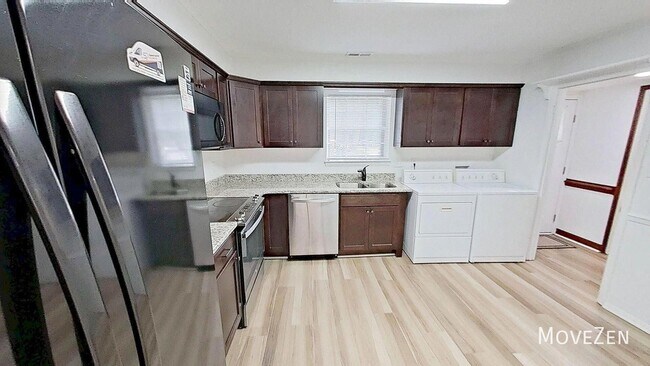 Building Photo - 5813 Nottoway Ct