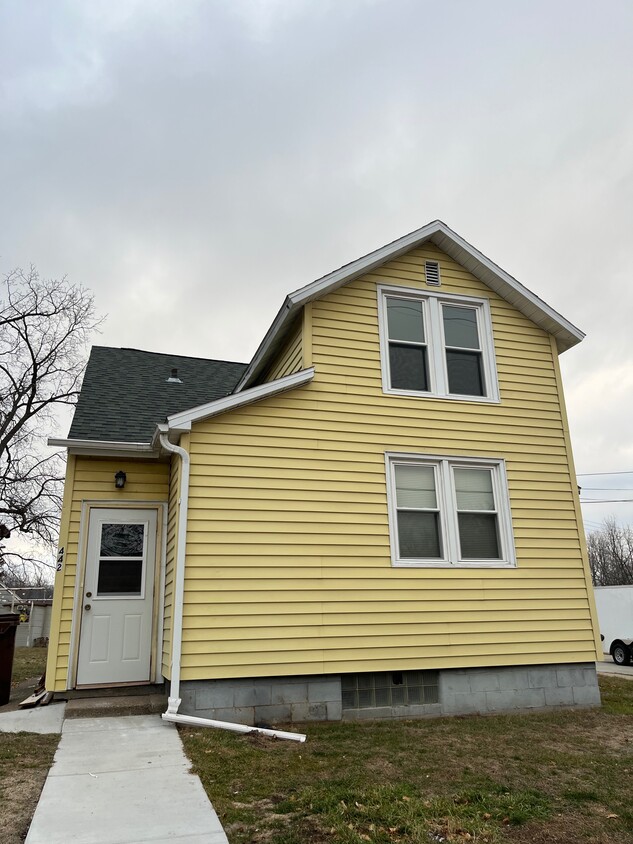 Primary Photo - 442 4th Ave N