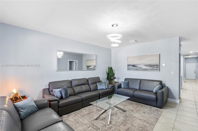 Foto del edificio - 817-819 NW 1st Ave