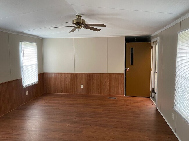 Building Photo - 3 BED, 2 BATH MOBILE HOME