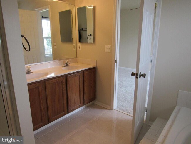 Foto del edificio - 13252 Golders Green Pl