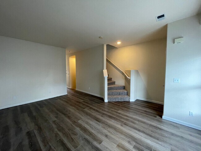 Foto del edificio - 2 Bedroom 2 1/2 Bath Townhome near UNR