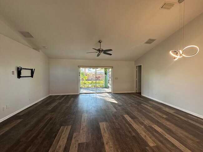 Foto del edificio - 1374 SE Concha St