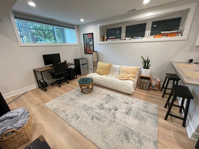 Foto del edificio - 1122 N Wolcott Ave