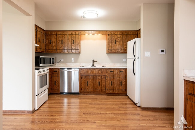 Building Photo - 7405 Tiffany Dr