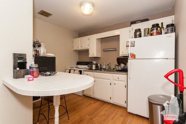 Building Photo - 607 W Wrightwood Ave