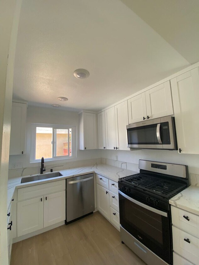 Primary Photo - 3 Bedroom / 2.5 Bathroom Home in Los Angeles!