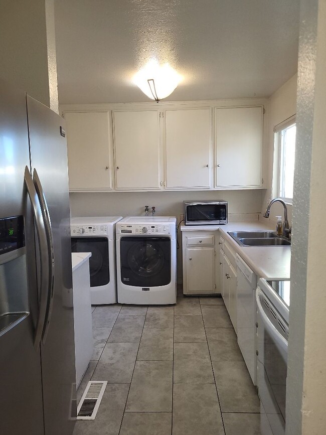 Building Photo - 3505 Willow Hills Circle - 3BR, 1.5BA town...
