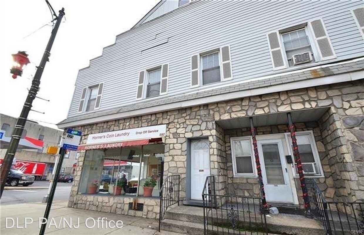 Primary Photo - 1 br, 1 bath Apartment - 592 Main Street