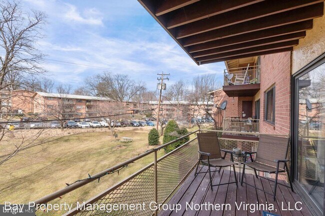 Building Photo - 3 br, 1.5 bath House - 7372 Lee Hwy # 102