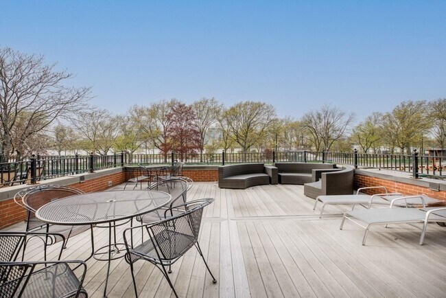 Building Photo - 188 Beacon St