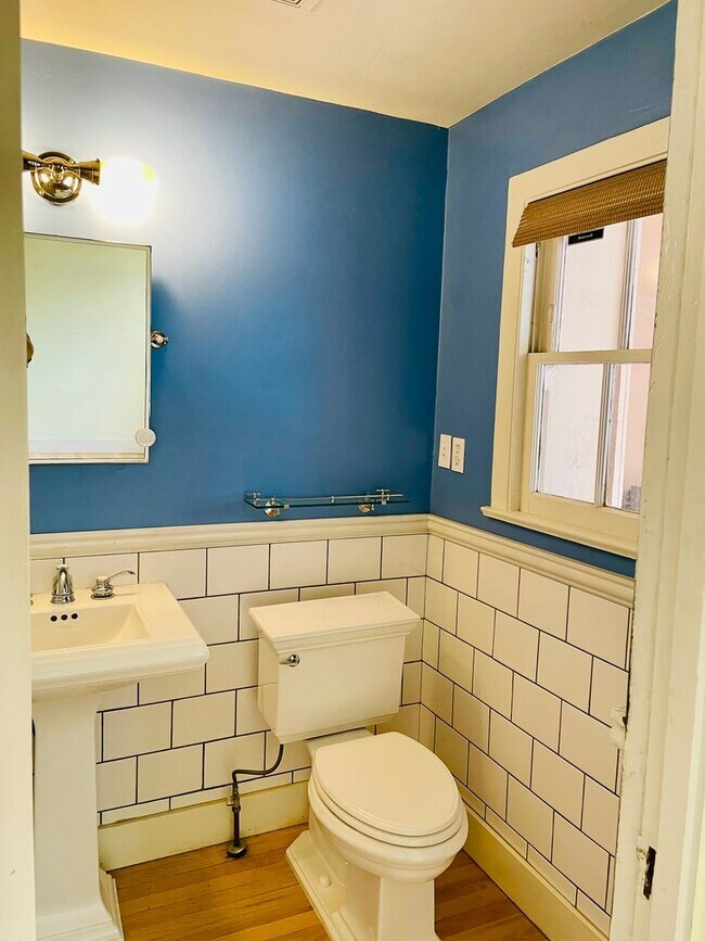 Building Photo - Quaint home in Willo Historic Neighborhood