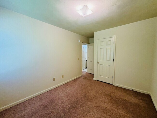 Foto del edificio - 2500 Ridge Rd