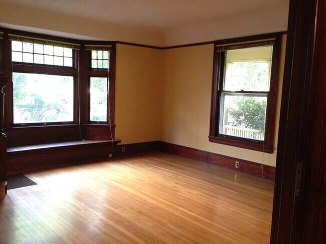 Building Photo - 2011 NE Schuyler St