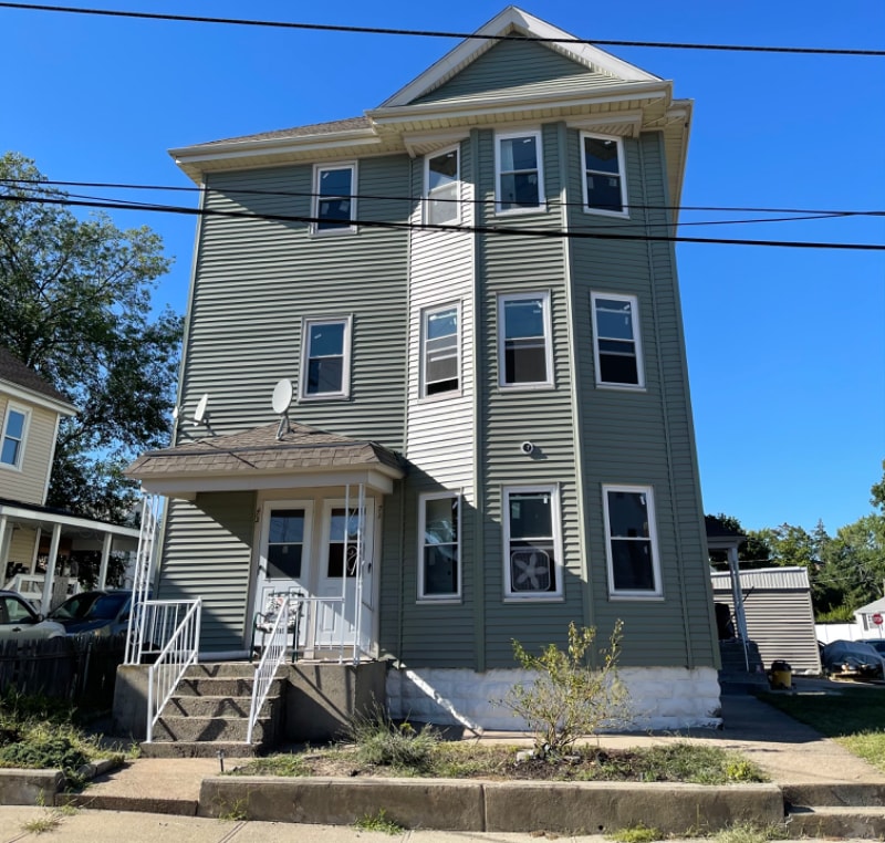 Photo - 73 Fairview Ave (Pawtucket, RI)