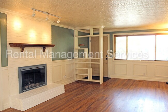 Building Photo - 12876 SE Oatfield Rd