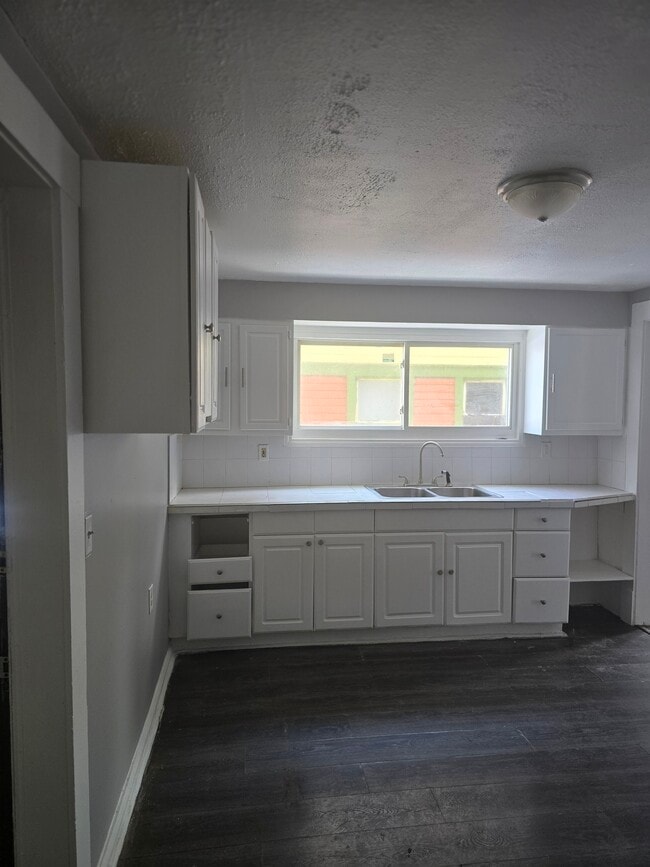 Foto del edificio - 8103 Whitethorn Ave