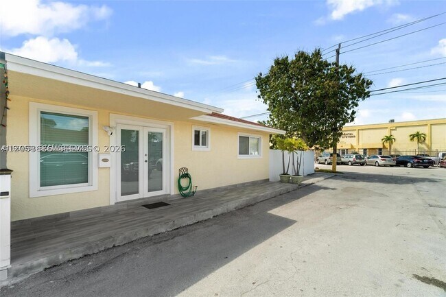 Foto del edificio - 330 W 74th Pl