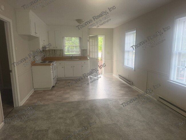 Building Photo - 1620 Charter Dr