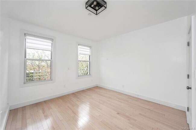 Building Photo - 132 Cortlandt St