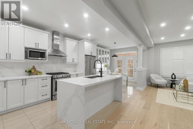 Building Photo - 573 Settlers Rd W