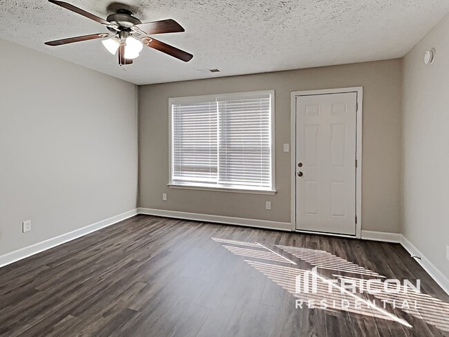 Foto del edificio - 1626 Beaconcrest Cir