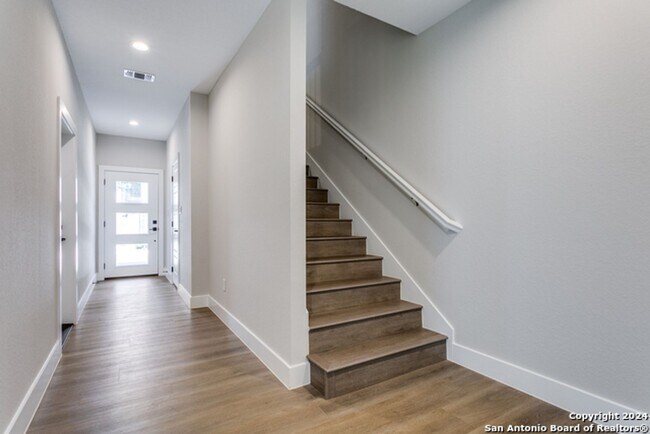 Foto del edificio - LUXURY ALAMO HEIGHTS TOWNHOME