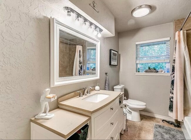 Building Photo - 1623 Chamblee Dr