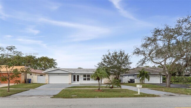 Building Photo - 3500 N Park Rd
