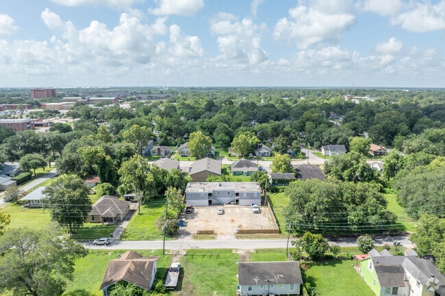 640 E Pipkin St. Beaumont, TX 77705 - Pipkin Apartments