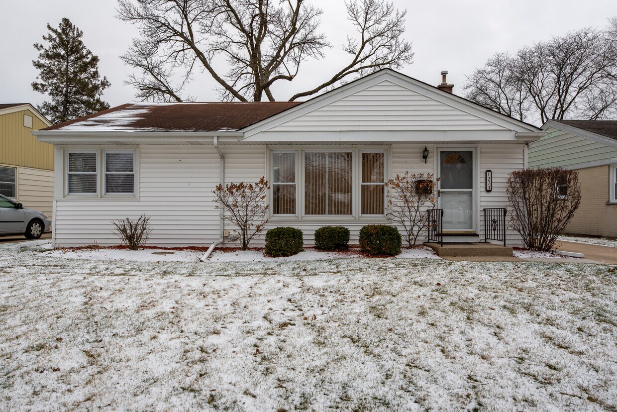 1273 Wayne Dr, Des Plaines, IL 60018 House Rental in Des Plaines, IL