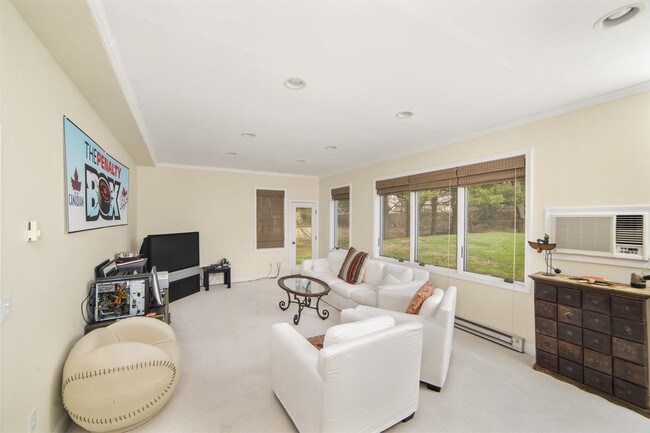 Building Photo - 9 N Hearthstone Dr