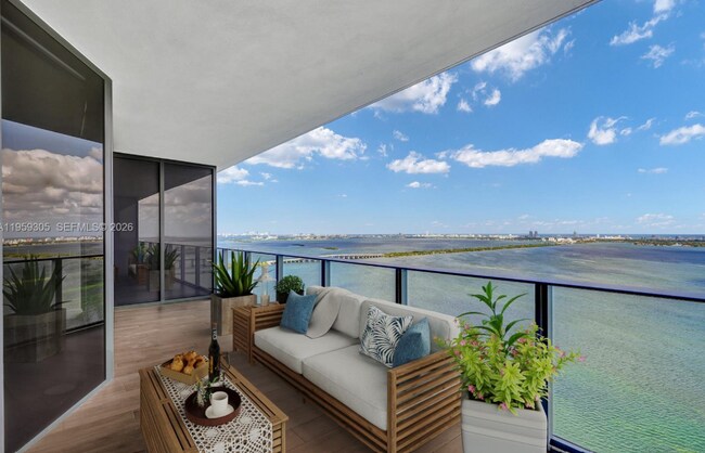Building Photo - 700 NE 24th St