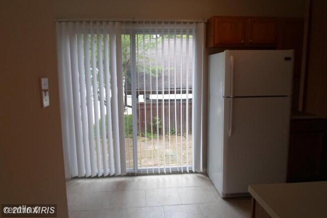Building Photo - 4 br, 3.5 bath Townhome - 9296 Lapwing Court