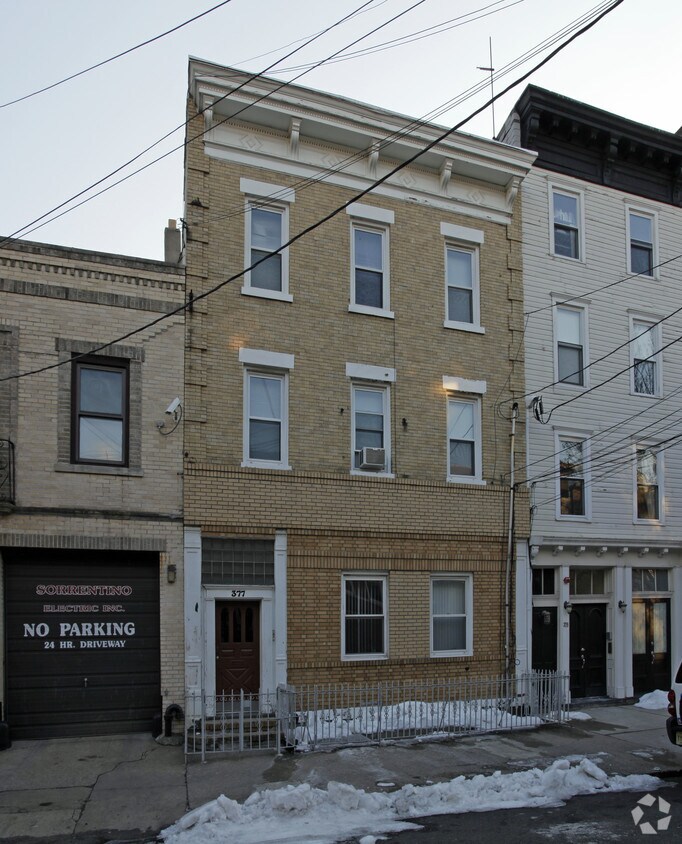 Foto principal - 377 2nd St