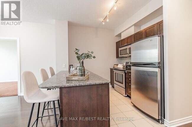 Photo du bâtiment - 3525-3525 Kariya Dr