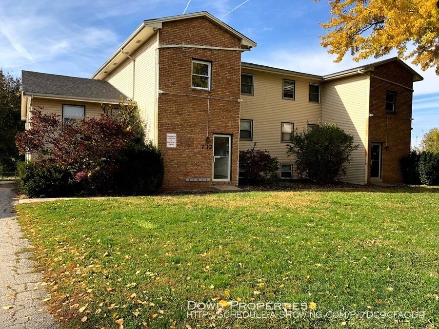 712 N Golfcrest Rd Unit 7, Normal, IL 61761 Apartment for Rent in