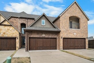 Building Photo - 800 Newhaven Dr